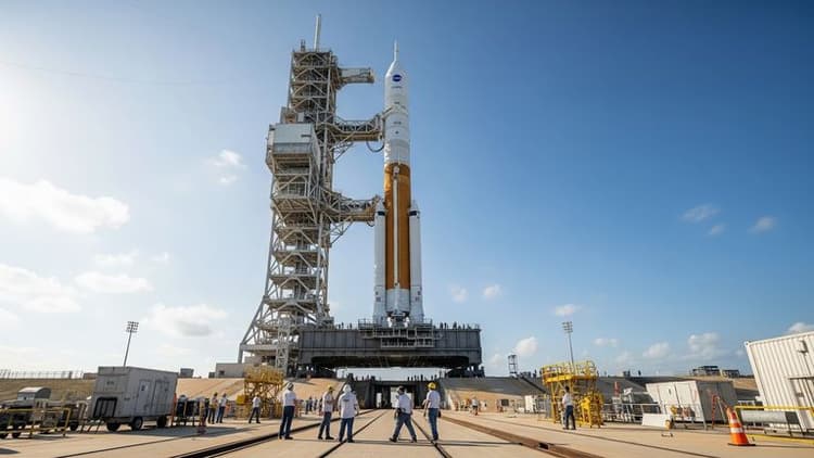 Space launch system (sls)