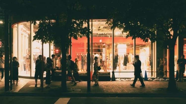 Major Post‑Christmas Sales Continue Across U.S. Retailers as Bargain Hunting Intensifies