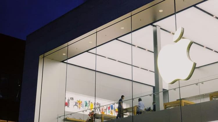 Apple Unveils Major OS Rebranding as OnePlus Integrates Advanced AI Features