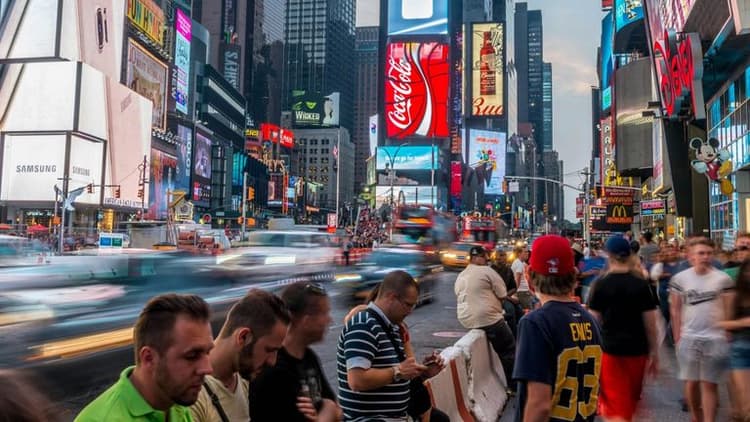 Men’s Holiday Spending Drives U.S. Retail to $1 Trillion Milestone