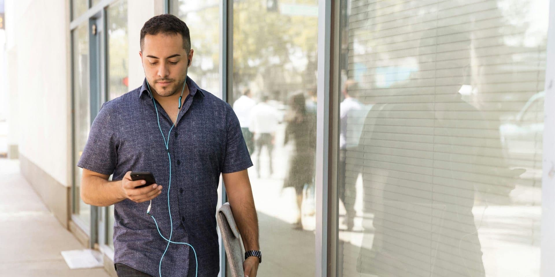 Telehealth and Wearables Revolutionize Men’s Healthcare in 2025
