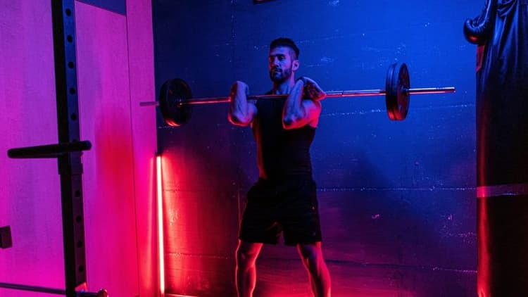 Men’s Fitness in 2025: A Holistic Revolution of Strength, Cardio, Flexibility & Tech