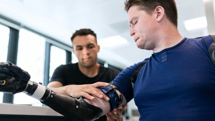 New Wearable Research Aims to Prevent Strength-Training Injuries Among Men